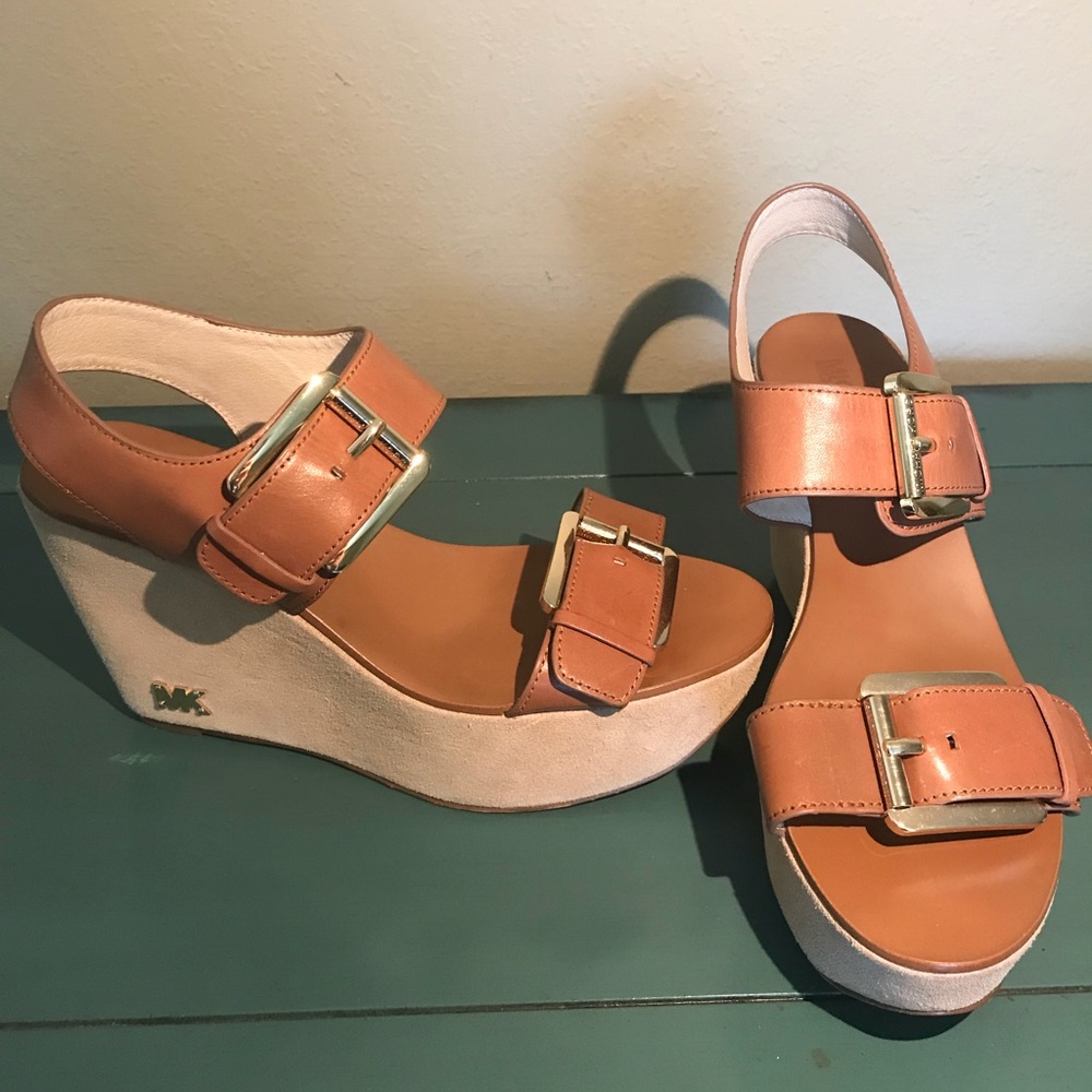 Women Michael Kors Wedge Buckle Up Sandal Size 6.5
